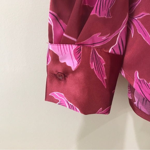 Bailey 44 Satin effect  Red Pink Floral shirt Button up size Medium  NWT - Picture 5 of 5
